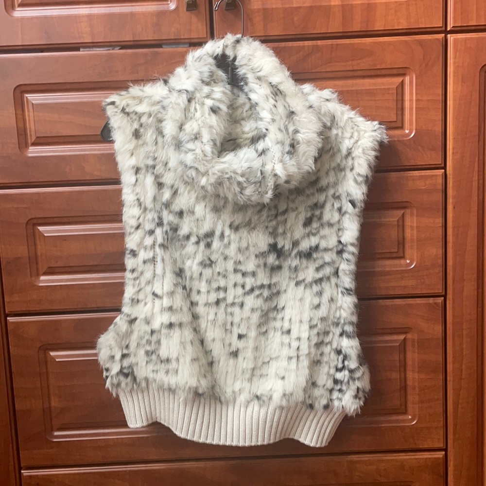 NWT Rabbit Fur vest size M.